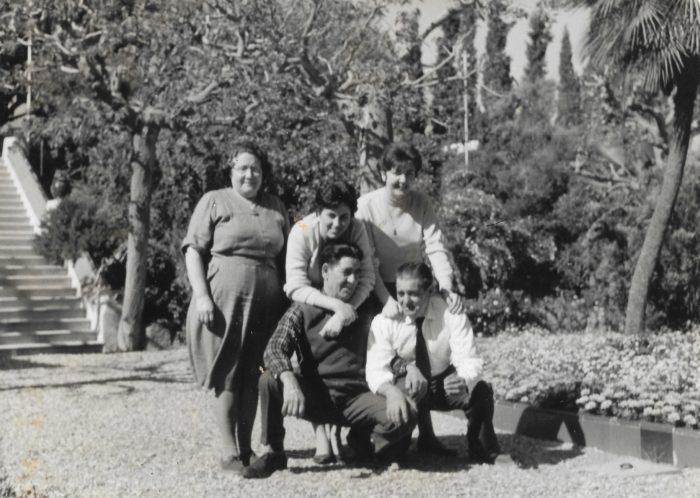 Familia Ventosa Fillat con Mercedes, Lorenzo y María Luisa y 2 desconocidos